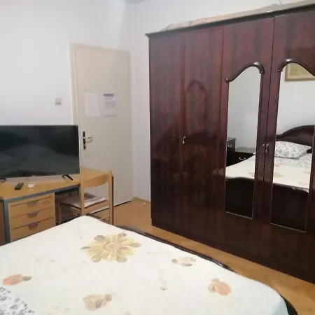Guest house And Tomas Podstrana