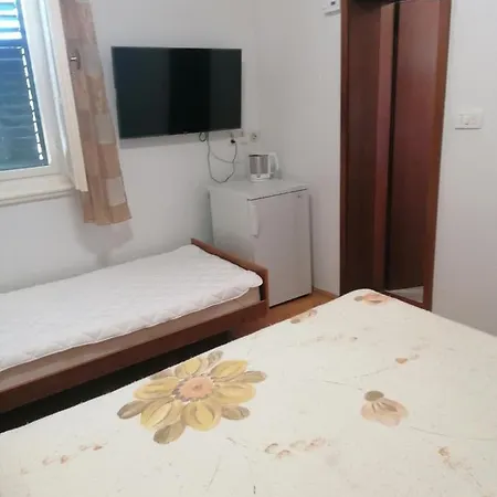Guest house And Tomas