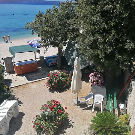 And Tomas Guest house