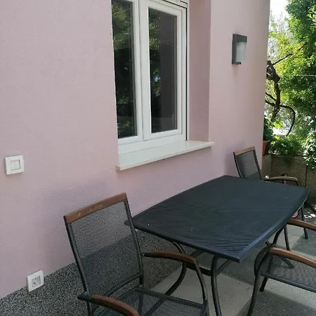 Guest house And Tomas Podstrana