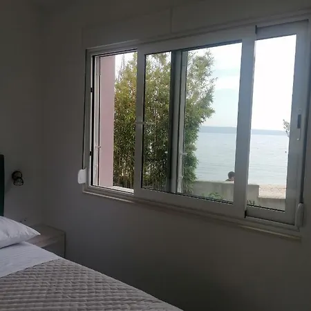 Guest house And Tomas Podstrana