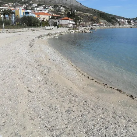 Guest house And Tomas