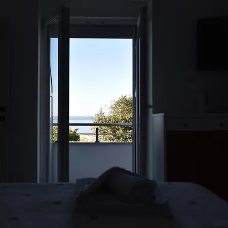 托马斯公寓及客房酒店 3* 珀德垂那