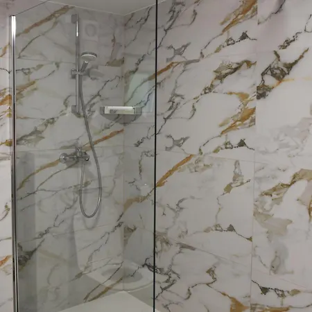 托马斯公寓及客房酒店