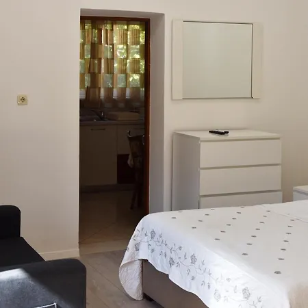 托马斯公寓及客房酒店 3* 珀德垂那