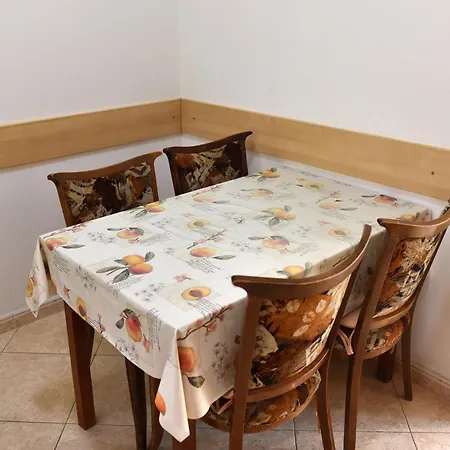 托马斯公寓及客房酒店 招待所 3*