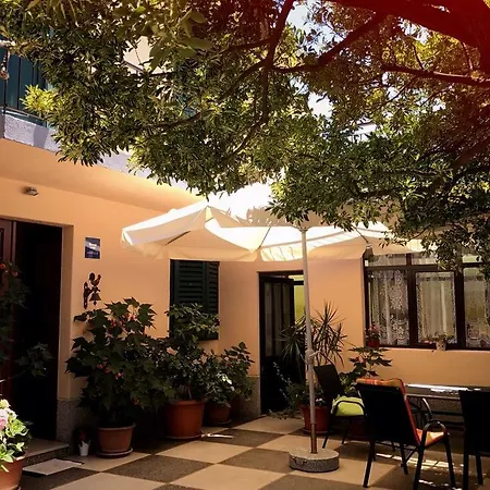 Guest house And Tomas